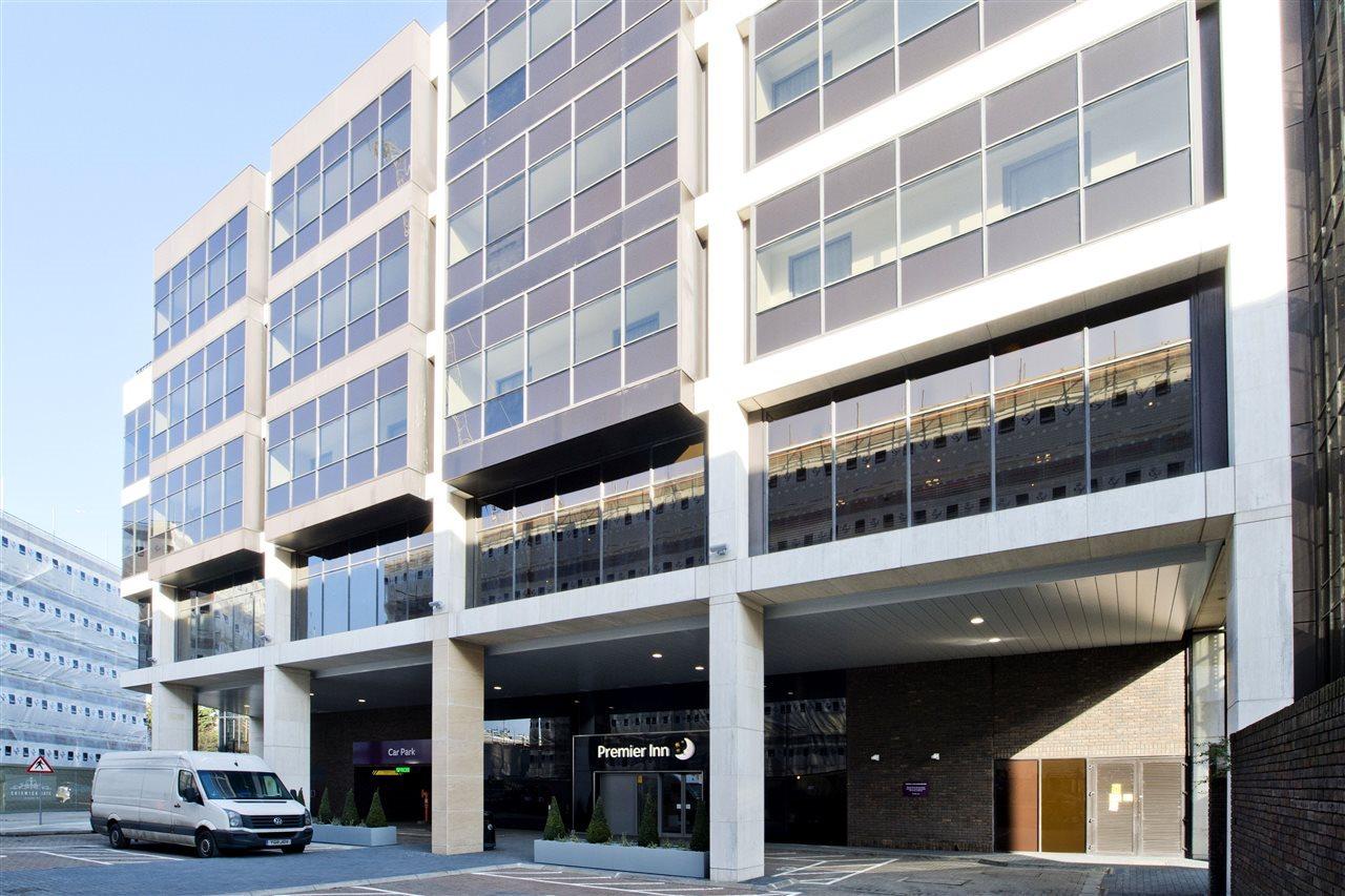 Premier Inn London Chiswick Exterior photo