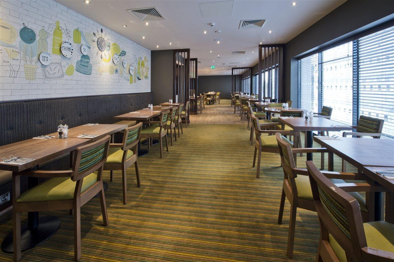 Premier Inn London Chiswick Exterior photo